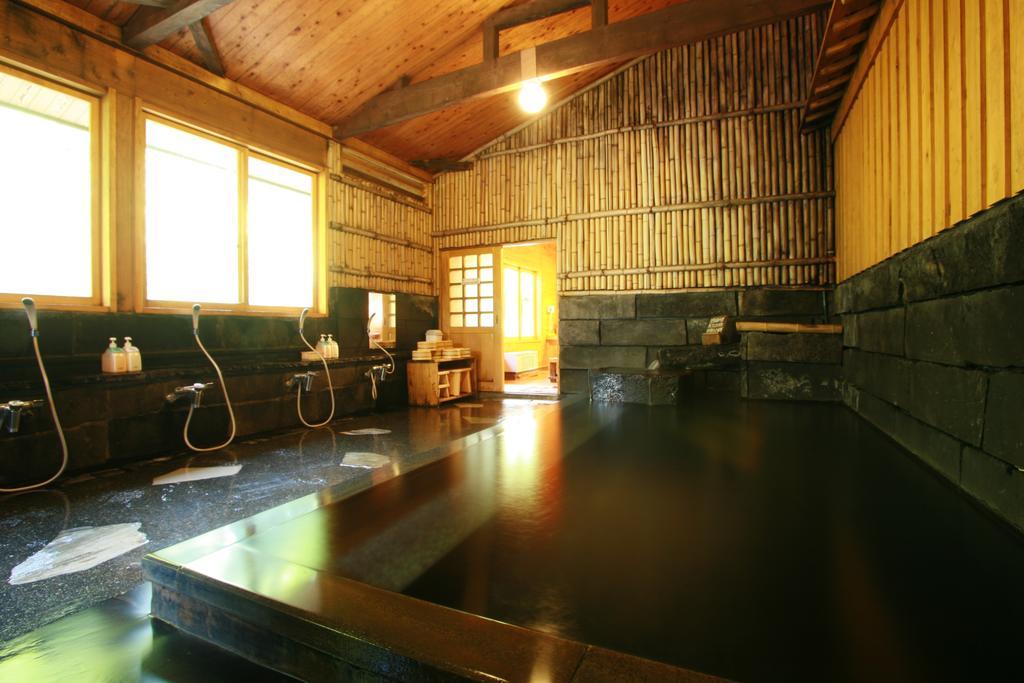 Kurokawa Onsen Oku No Yu Hotel Minamioguni Kültér fotó